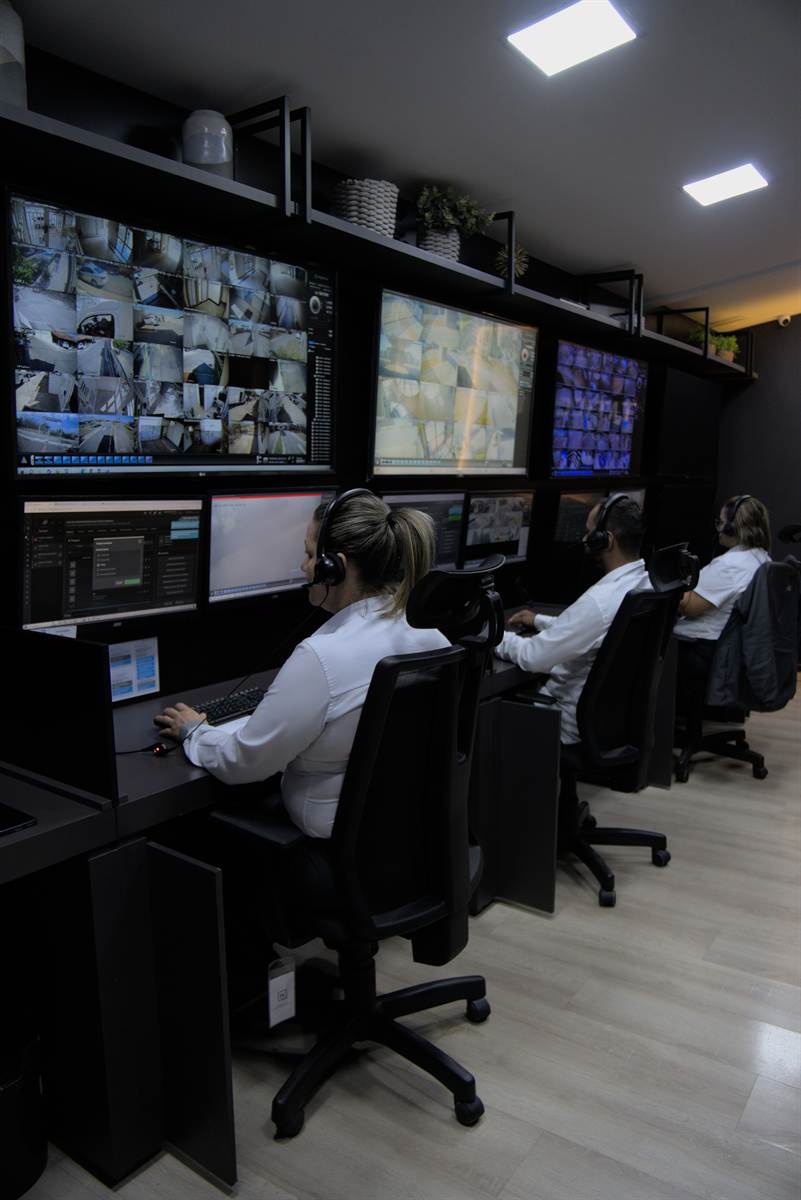 Equipe da central de monitoramento Taticco